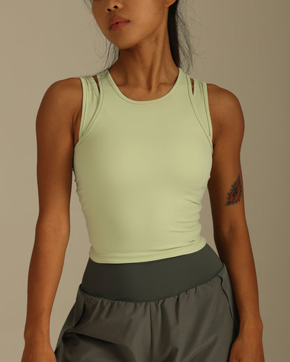 MOVING PEACH Sports Tank Top High Neck 2-in-1 Illusion Soft Pilates Yoga Top Body-skimming Fit Shockproof Removable Bra Cups Running Dance Gym Daily Wear AVD