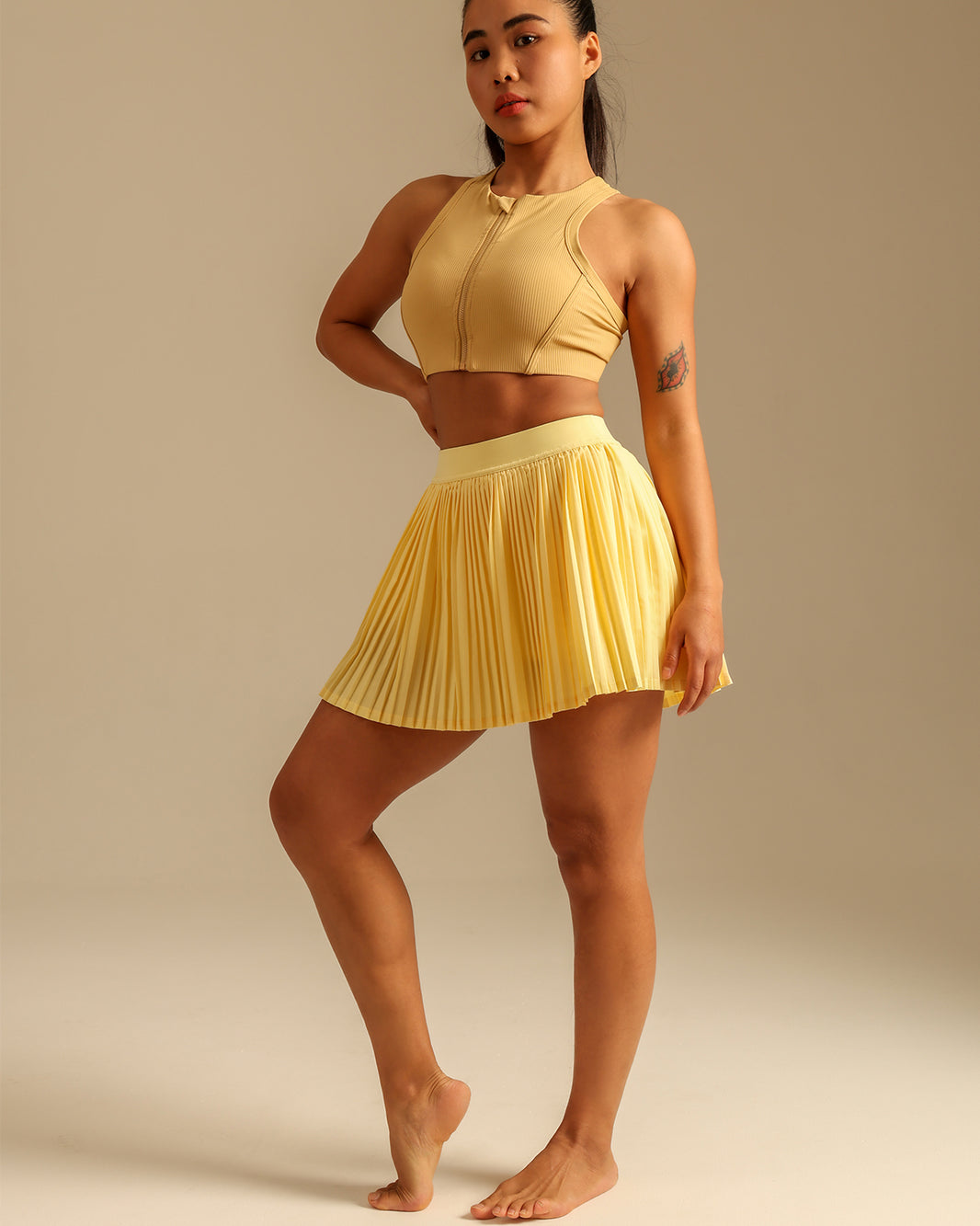 MOVING PEACH Women Tennis Skirt Badminton Skirt Golf Skirt High-Rise Side Pocket Micro Pleated Skirt With Comfy Inner Short Yoga Dance Daily wear AKC2 AKC(Narrower)