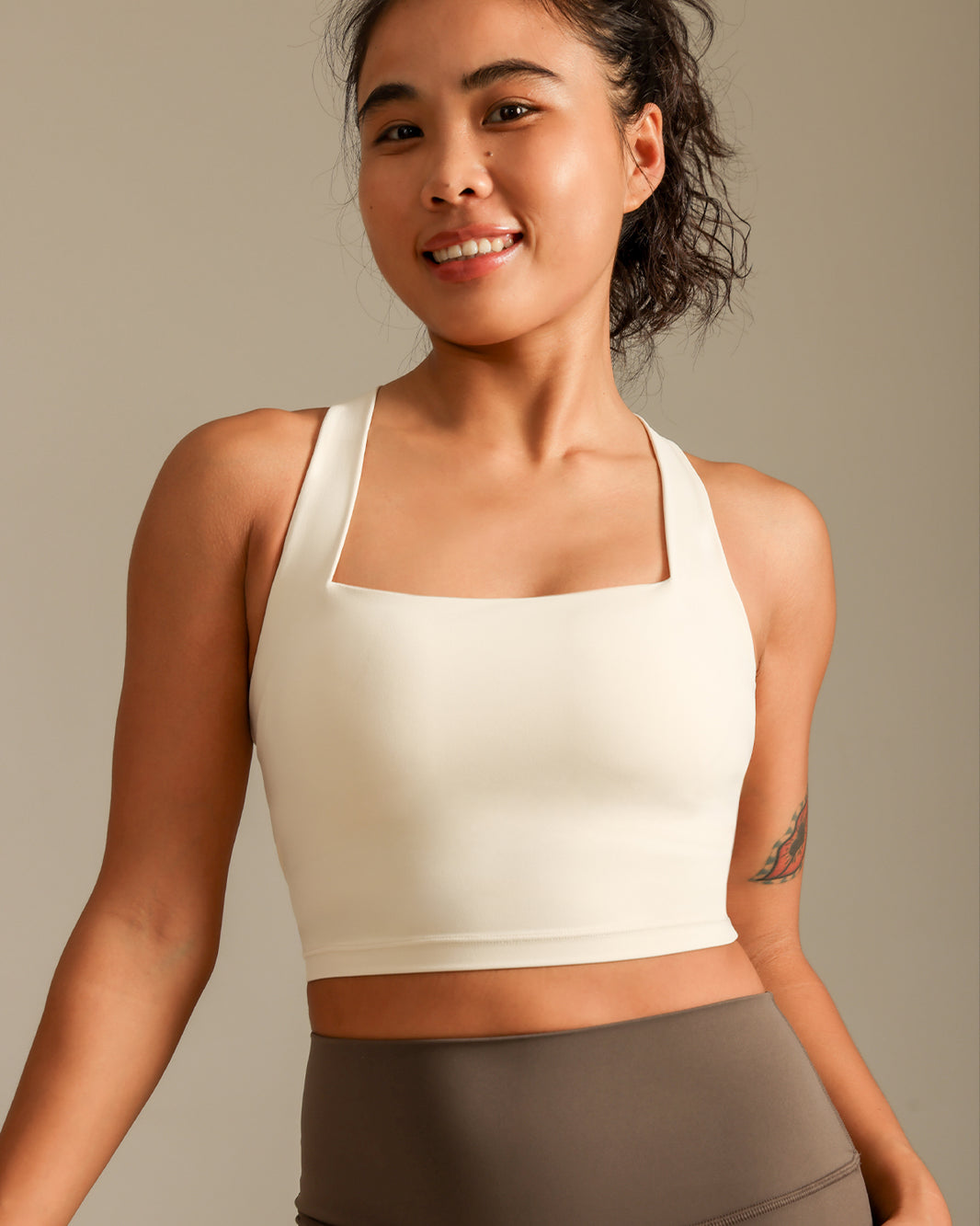 MOVING PEACH Sports bra Tank Top Bra Top Breathable Running Crop Top Wide Shoulder Straps Cross-Back Yoga Dance Daily Wear BVX