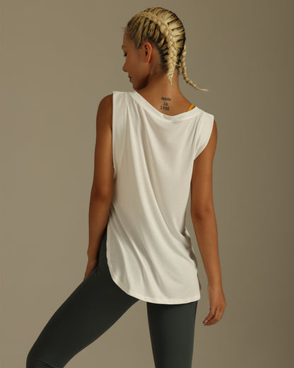 MOVING PEACH Women Sports Tank Top Breathable Side Slit Running Training Sleeveless Top Soft Curved Shape Hem Loose Yoga Top CVE